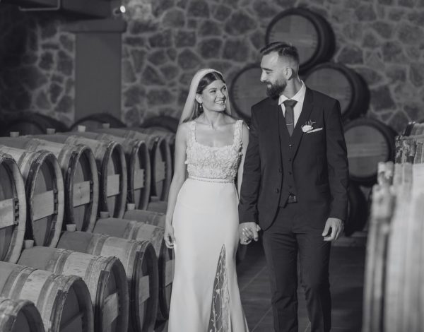 Οινότρια Γη | Γάμος με φινέτσα σε ένα οινοποιείο. Wine not?