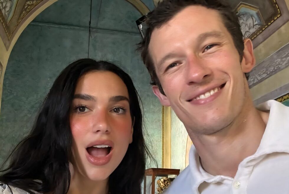 Ο Callum Turner για τη γνωριμία του με την Dua Lipa: «Η στιγμή ήταν σαν να βγήκε από χολιγουντιανή υπερπαραγωγή»