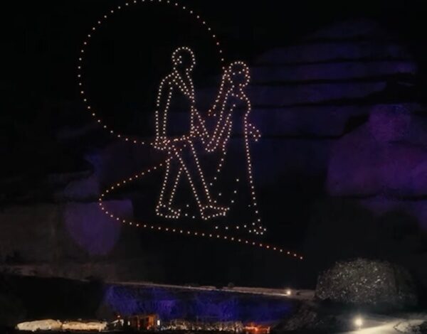 DRNS Drone Show Experiences | Love is in the air!