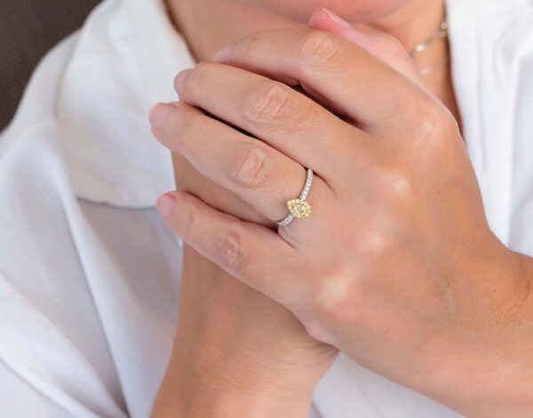 ΜΟΝΟΓΥΙΟΣ 1952 | Από την παράδοση, στο σήμερα, μέσα από το βλέμμα της Κατερίνας Μονογυιού