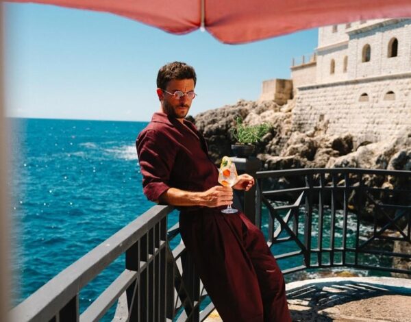 Jonathan Bailey | 5 πράγματα που δεν γνώριζες για τον πιο sexy άντρα του 2025