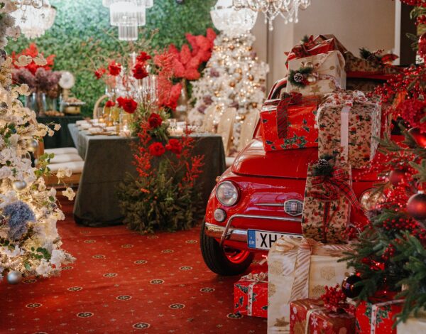 Jim Labraco Christmas Experience | Η μαγεία των Χριστουγέννων ζωντανεύει μέσα από τους festive στολισμούς του Δημήτρη Λαμπρακόπουλου