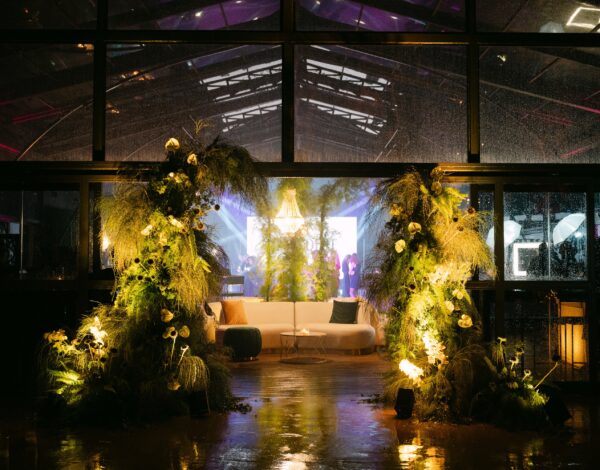 Ο botanical ανθοστολισμός πρόκειται να κυριαρχήσει στο wedding floral design του 2026