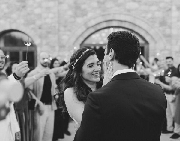 Οι γάμοι του 2026 θέτουν την αυθεντικότητα στο επίκεντρο και το documentary style του Κωνσταντίνου Καρτελιά το επιβεβαιώνει!