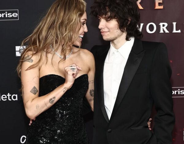 Η Miley Cyrus αρραβωνιάστηκε! Ποιος είναι ο σύντροφός της Maxx Morando