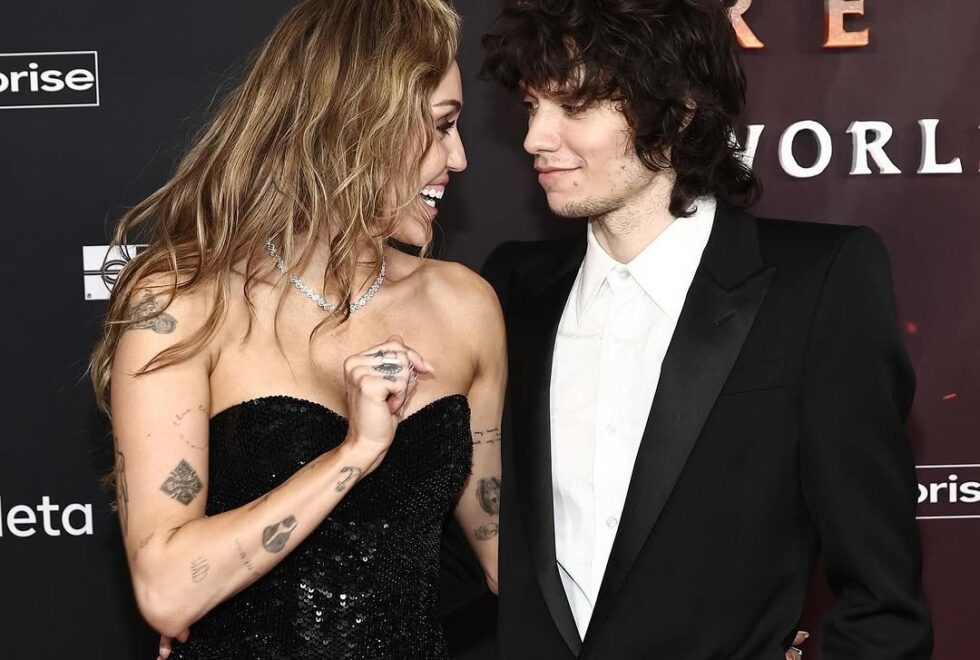 Η Miley Cyrus αρραβωνιάστηκε! Ποιος είναι ο σύντροφός της Maxx Morando