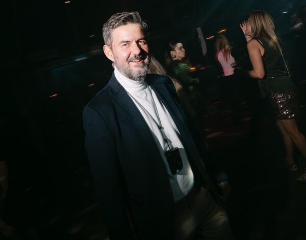 Αποστόλης Πλατανιάς | Ο wedding photographer πίσω από τα μοναδικά στιγμιότυπα του Yes I Do Christmas Party