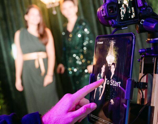 Οι κινηματογραφικές videobooth εμπειρίες αποτελούν το next big thing για τους γάμους του 2026