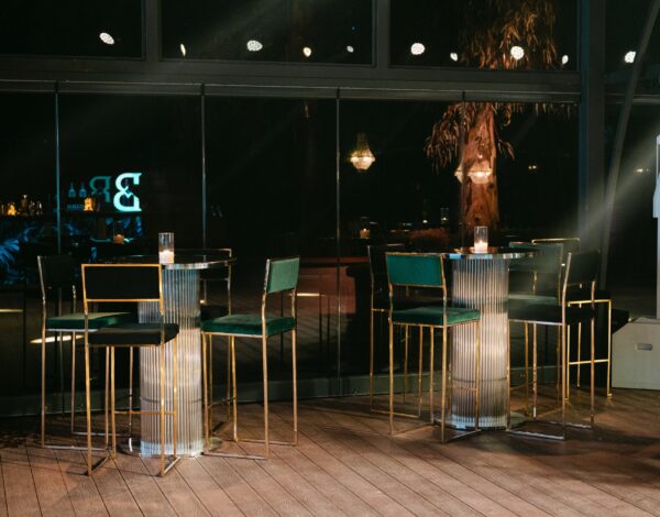 Τα metallic gold έπιπλα αναδεικνύονται σε κορυφαίo wedding trend για το 2026