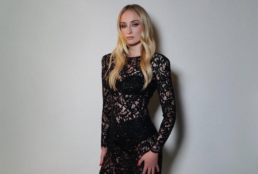 Η Sophie Turner αποκάλυψε το relationship status της | Είναι τελικά σε σχέση με τον Chris Martin;