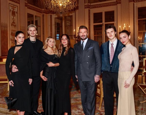 Romeo & Cruz Beckham | Η επίσημη εμφάνιση με τις συντρόφους τους μία εβδομάδα μετά το δημόσιο ξέσπασμα του αδερφού τους