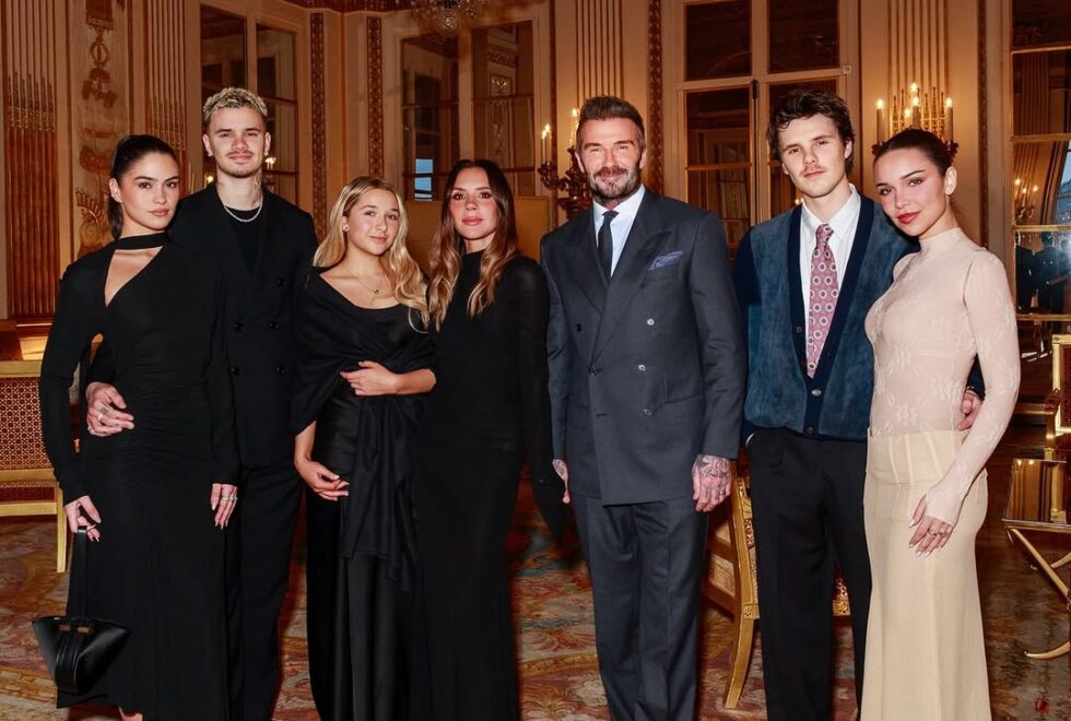 Romeo & Cruz Beckham | Η επίσημη εμφάνιση με τις συντρόφους τους μία εβδομάδα μετά το δημόσιο ξέσπασμα του αδερφού τους