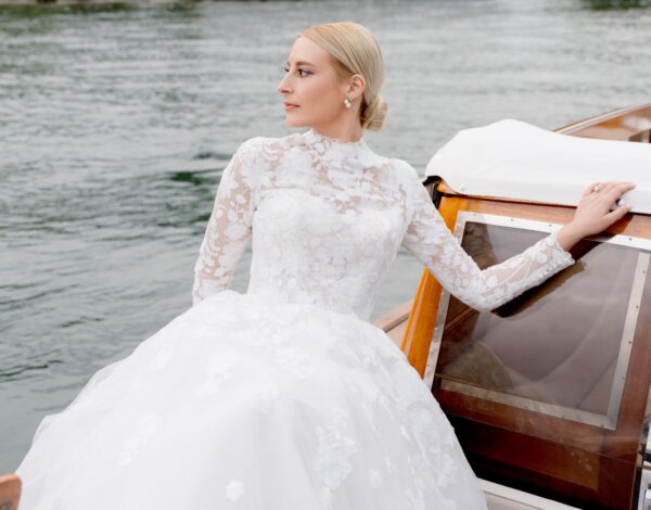 Demetrios | Ένα παραμυθένιο styled shoot στη λίμνη Κόμο & ένα νυφικό-σύμβολο κομψότητας