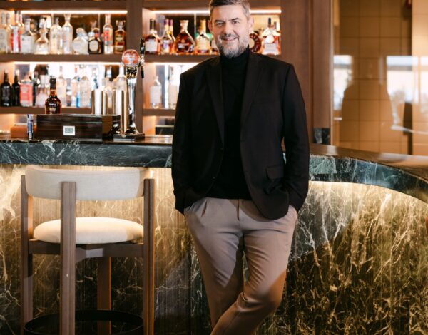 Meet the professional | 10 & 1 facts που δεν γνωρίζατε για τον φωτογράφο Αποστόλη Πλατανιά