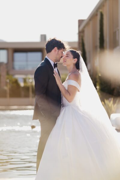 Real bride's magic | Minimal κομψότητα και σύγχρονη πολυτέλεια σε ένα high-fashion νυφικό του οίκου Demetrios