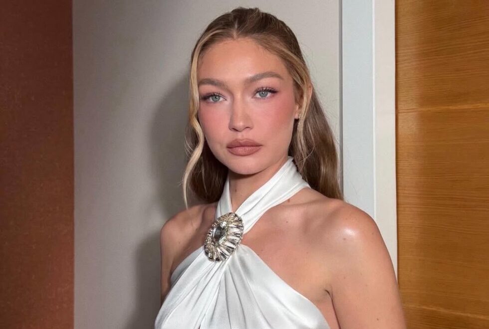 The Breakthrough Prize | Η old Hollywood εμφάνιση της Gigi Hadid είναι η απόλυτη έμπνευση για τις brides-to-be