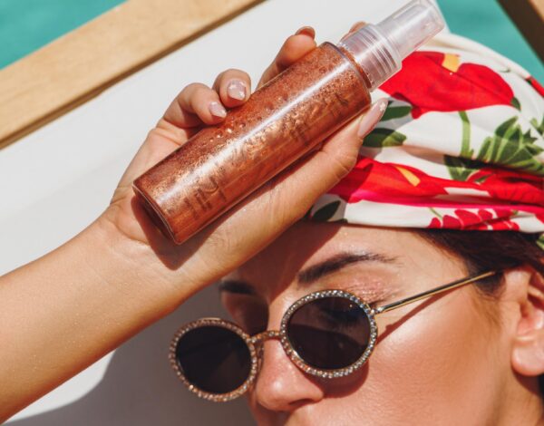 Το SummerDust Glow Body Mist της Little Secrets υπόσχεται λαμπερή φρεσκάδα με εξωτικό άρωμα καλοκαιριού