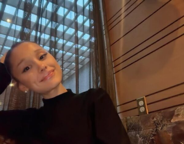 Η Ariana Grande και ο Ethan Slater χώρισαν ύστερα από τρία χρόνια σχέσης