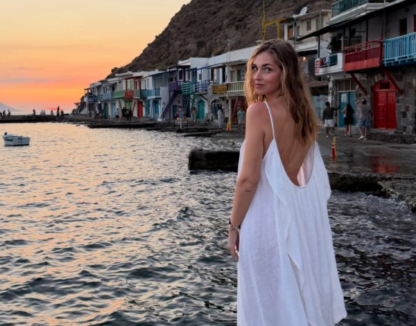 Chiara Ferragni | Οι διακοπές σε Μήλο-Κίμωλο, ο νέος σύντροφος (;) και τα honeymoon-inspired looks που αξίζει να αντιγράψεις