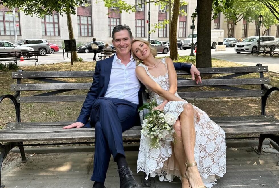 Naomi Watts | Η φωτογραφία για την 3η επέτειο γάμου και η άγνωστη ιστορία πίσω από τη νυφική ανθοδέσμη της