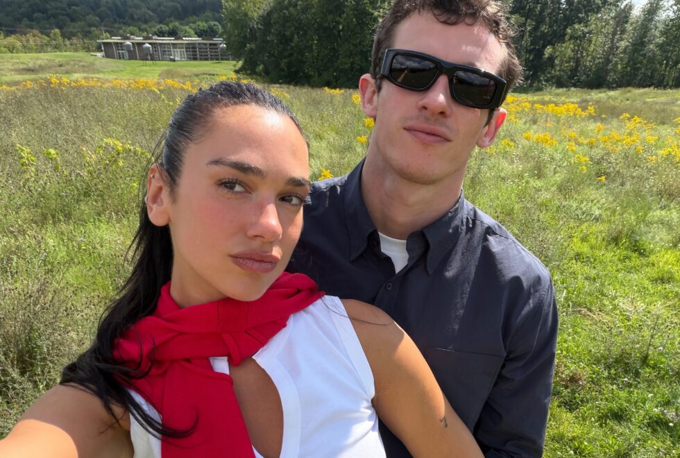 Η Dua Lipa γιόρτασε τα πρώτα γενέθλια μετά τον γάμο της: «Έτοιμη για τον επόμενο γύρο μου γύρω από τον ήλιο»