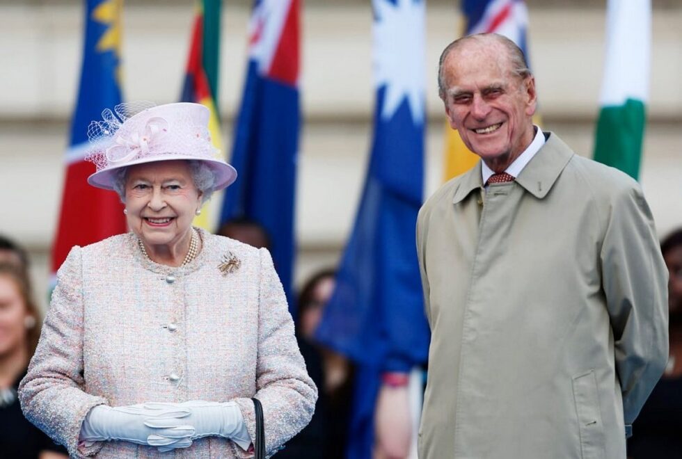 Royal fact: Ήξερες ότι η βέρα της βασίλισσας Ελισάβετ «έκρυβε» ένα τρυφερό μήνυμα από τον πρίγκιπα Φίλιππο;