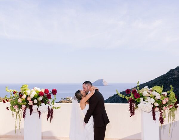 True Story by Paris Flowers | Ένας destination micro-wedding στα Κύθηρα με mediterranean luxury ανθοστολισμό