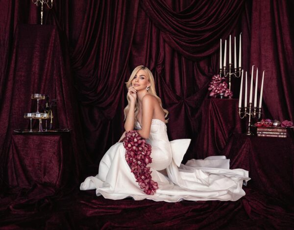 I do believe in pink | Η Βάλια Χατζηθεοδώρου είναι η cover muse του νέου τεύχους του Yes I Do